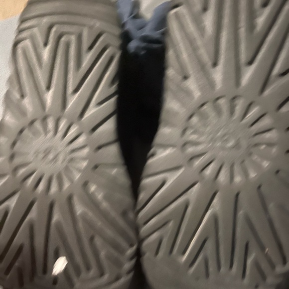 Black uggs - Picture 6 of 6